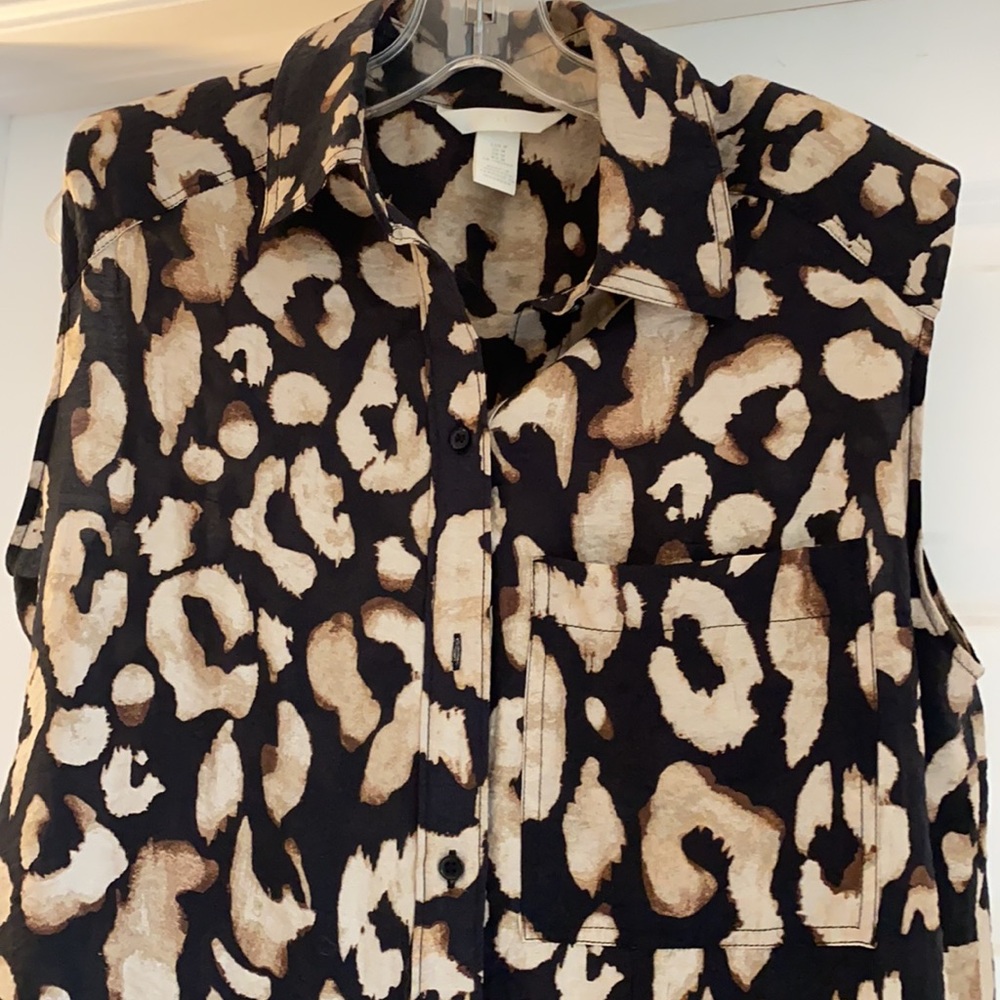 Button down blouse size medium - Picture 3 of 4